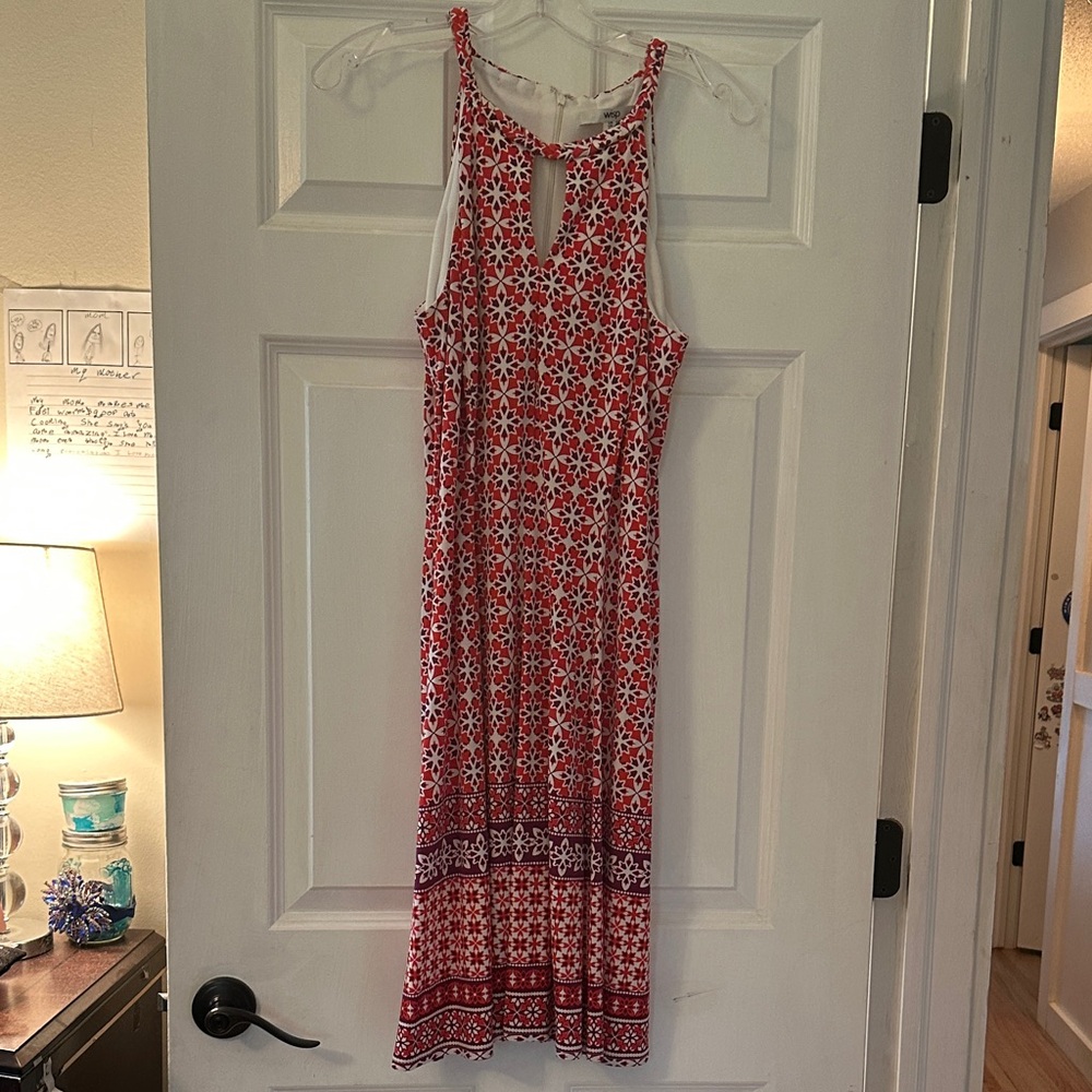 Chic Red and White Patterned Midi Dress